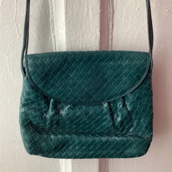 Vintage Bottega Veneta Elegant Green Woven Shoulder Bag - Picture 3 of 15